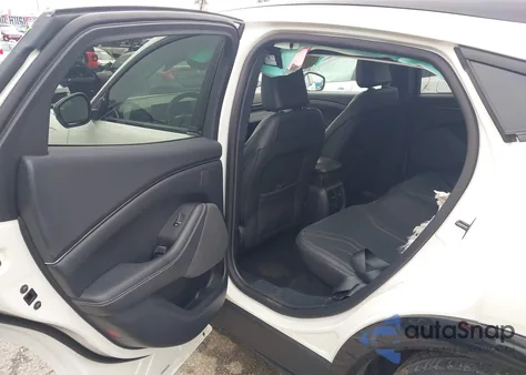 2024 Ford Mustang Mach-E Premium z USA, uszkodzony, nr VIN 3FMTK3R45RMA15372